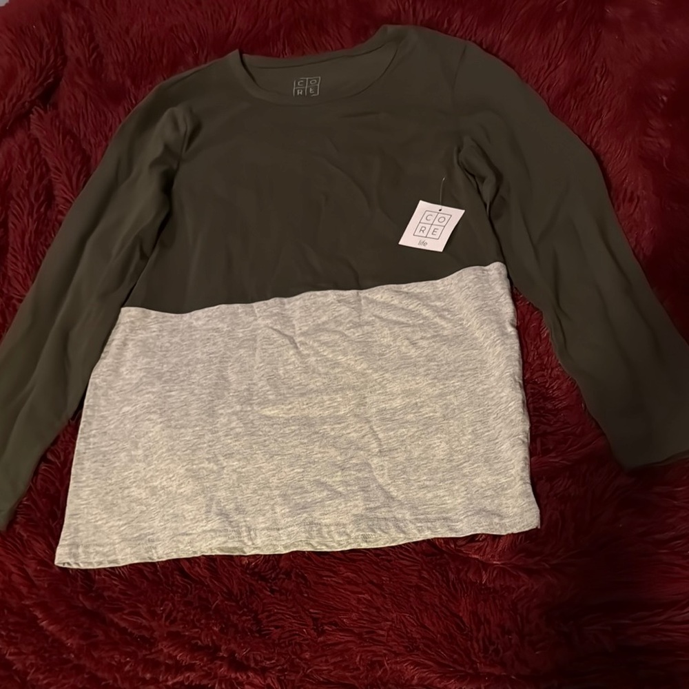 Green and Gray Long Sleeve Tees for Casual Comfort